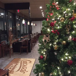 It's a cute restaurant! Here's the entrance area around Xmas season.