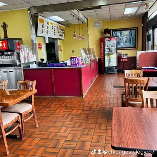 the inside of a fast food restaurant