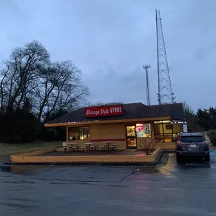 the outside of a restaurant