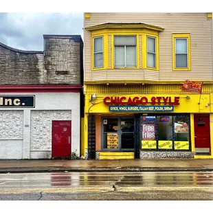 Chicago Style @ 2221 W National Ave, Milwaukee, WI Gyros Wings Italian Beef Chicken Polish Sausage Jim Shoe Sandwich etc. Cool !