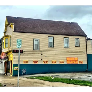 Chicago Style @ 2221 W National Ave, Milwaukee, WI Gyros Wings Italian Beef Chicken Polish Sausage Jim Shoe Sandwich etc. Cool !