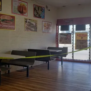 the entrance to a fast food restaurant