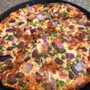 Thin and Crispy crust, ground beef, ham, red onion and green peppers.