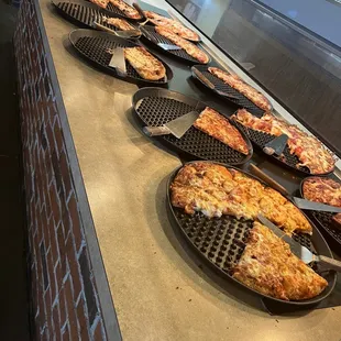 Pizza offerings at 1:25 (buffet ends at 1:30).
