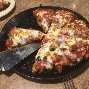 10" deep dish. Half veggie (tomato / onion / black olive / green pepper / mushroom) and half sausage &amp; pepperoni