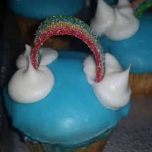 Nothing in this world prettier than a rainbow so I decided to turn it into this edible art!