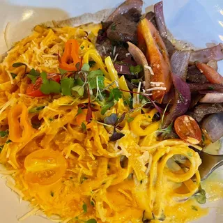 Fettuccini a la huancaina con lomo saltado