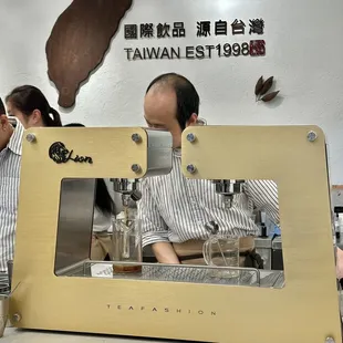 Flash brewed tea machine