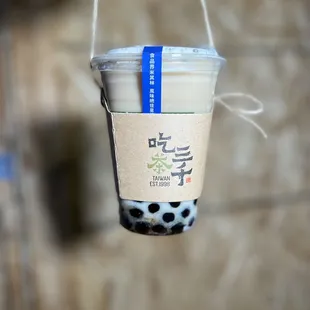 Dong ding oolong tea latte ($7)  IG: @ohmyono