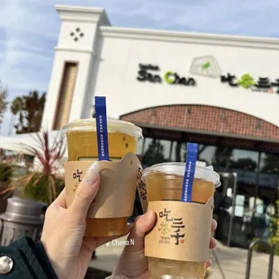 L: Passion fruit green tea $6.75; R: Honey Osmanthus Oolong Tea $6.75 (Konjac aka crystal boba +$1)