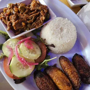 Ropa vieja with plantains