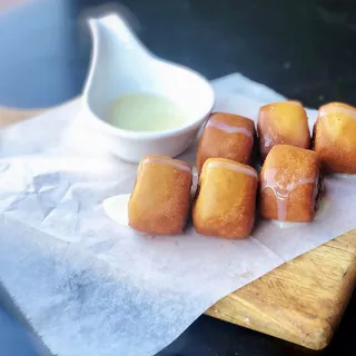 F17 Condensed Milk Buns / (4 pieces)