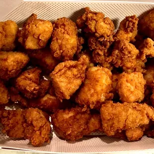 ows a basket of fried chicken