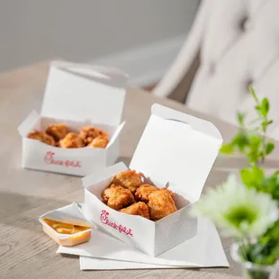 chicken wings and fried chicken, bbq wings, bbq chicken, chicken wings, poultry, fried chicken wings, fried chicken, food, chicken