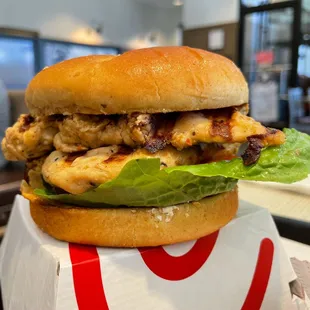 ows a chicken sandwich with lettuce