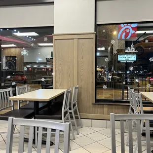 ows tables and chairs in a restaurant