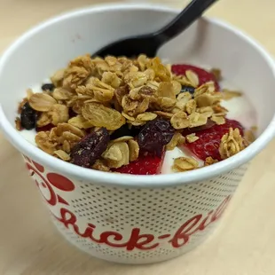 Greek yogurt parfait with granola