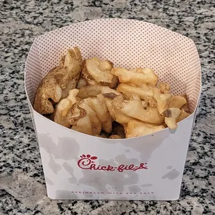 Medium waffle fries. Not the best presentation...
