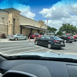 ows a parking lot full of cars