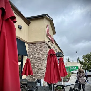 Entrance, outdoor seating