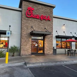 Entrance Tanque Verde and Grant