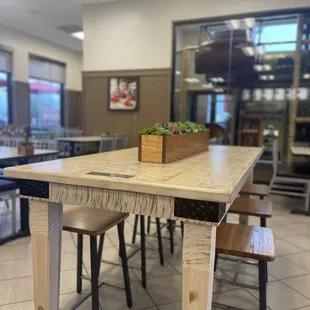 ows a table and chairs in a restaurant