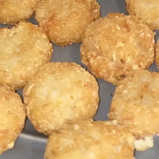 ows a plate of fried food