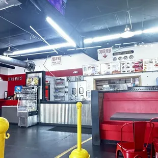 the inside of a fast food restaurant