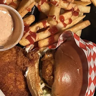 COMBO 4 - 1 Slider, 1 Tender, French Fries, Fountain Drink COMBO 4 - 1 Slider, 1 Tender, French Fries, Can Drink