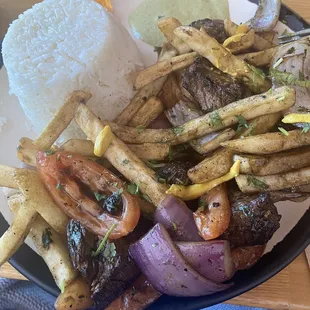 Lomo Saltado I ordered with the fries inside