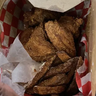 bbq chicken, fried chicken wings, bbq wings, fried chicken, chicken wings and fried chicken, chicken, chicken wings, poultry, food
