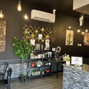 Get your condiments and utensils here