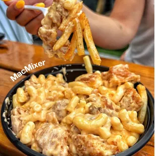 a bowl of macaroni and cheese