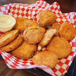 food, chicken wings and fried chicken