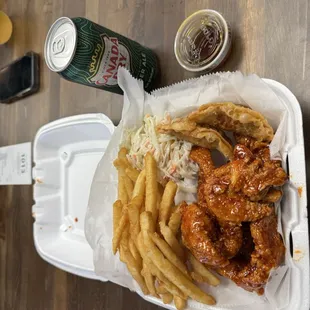food, chicken wings and fried chicken
