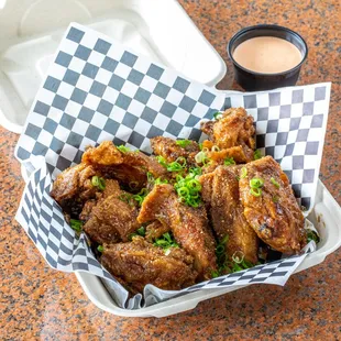 chicken wings and fried chicken, bbq chicken, fried chicken wings, chicken, bbq wings, chicken wings, fried chicken, poultry, food