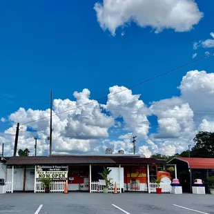 the outside of a restaurant