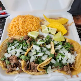 Steak tacos y rice and beans