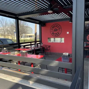 the outside of a restaurant