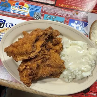 Fried chicken and mash potatoes with gravy