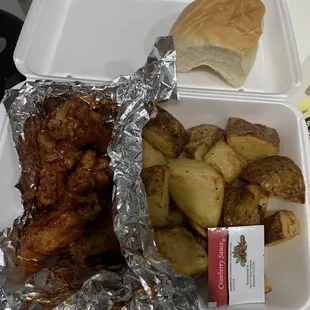 $5 lunch special   5 wings and potatoes !