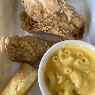 Fried chicken with mac and cheese
