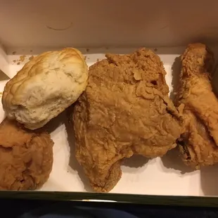 Basic 3pc dark box with biscuit. No frills, under six bucks. I'd do it again, no argument; crisp pieces and quick drive-through.