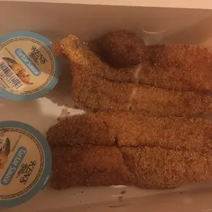 My box took a tumble in the car, so the broken cornmeal coating is my fault. Happy to see 2 tubs of tartar sauce with my 2 fillet order.