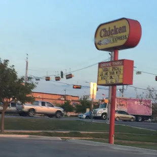 "TUES special leg &amp; thigh w/biscuit only 1.75, tea all day" 7 Oct 2016