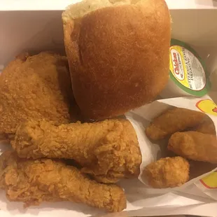 3pc dark with a roll (under $9 with drink). Out of mashed potatoes, so tried their poppers and ranch.