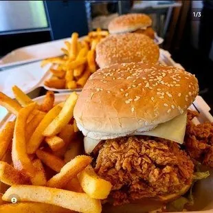 food, bbq chicken, bbq wings, poultry, chicken, fried chicken wings, fried chicken, chicken wings, chicken wings and fried chicken
