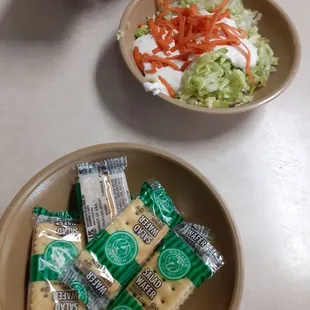Salad with bleu cheese and crackers
