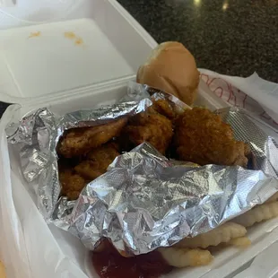 Buffalo chicken wings and fries with fries.