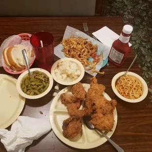 Mary &apos;s Family Style